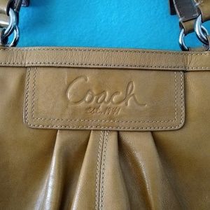 Coach Bags - Coach Vintage Purse Coach Bags - Coach Vintage Purse